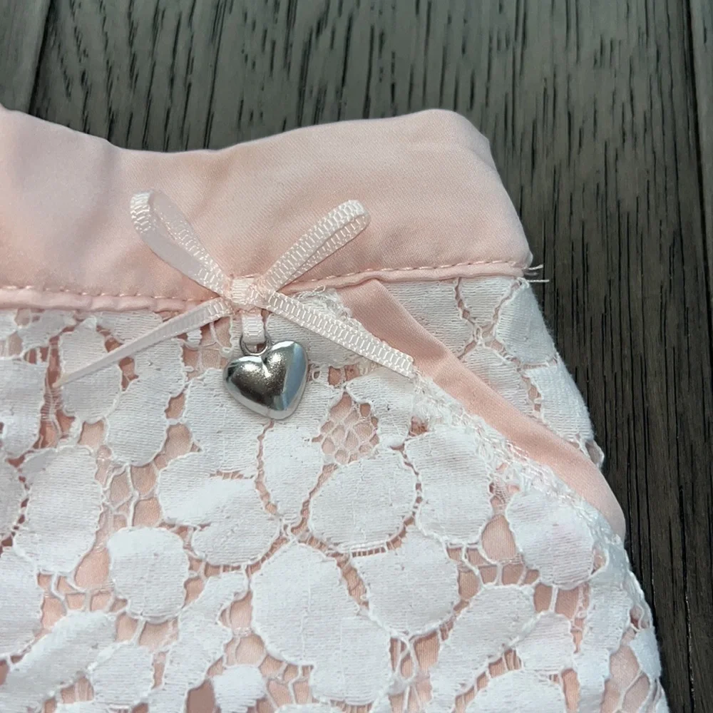 Baby girl lace shorts with satin like fabric